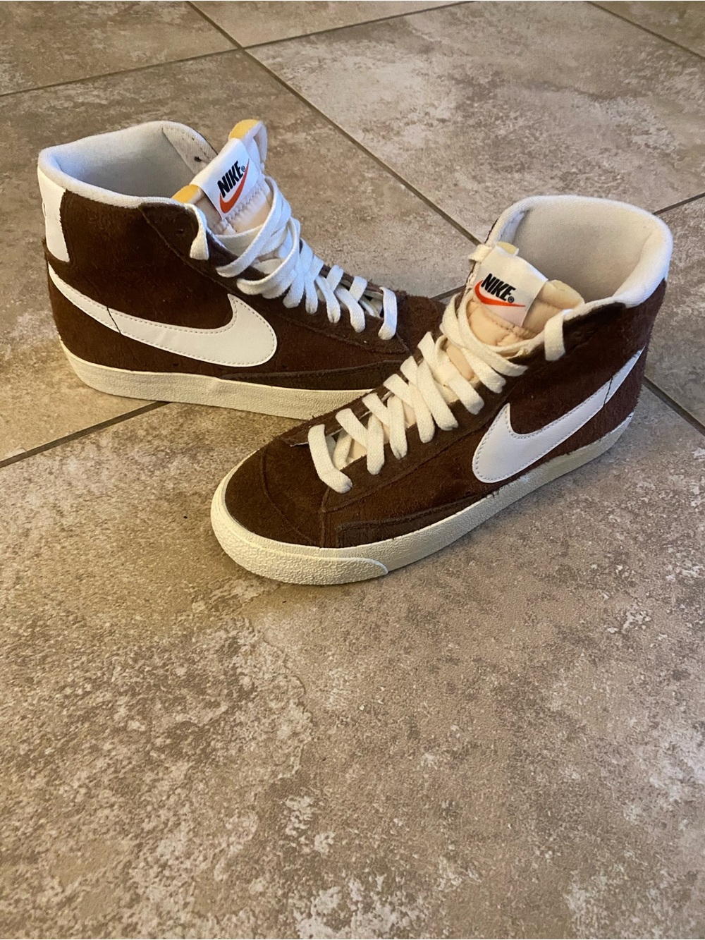 New Nike Blazer Mid 77 Vintage
Cacao Wow Sail Coconut Milk Black (Women's)